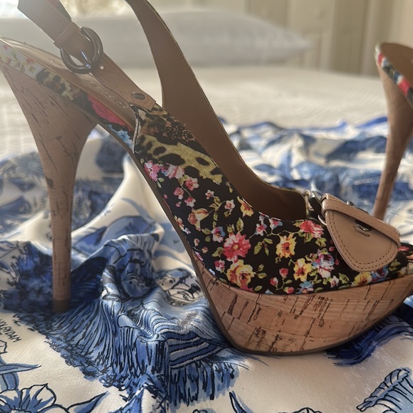 GUESS HEELS… - Picture 4 of 4